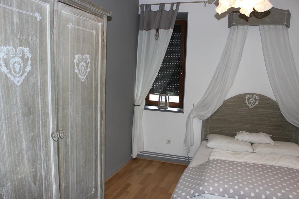 Gite Des 3 Chateaux Ribeauvillé Szoba fotó